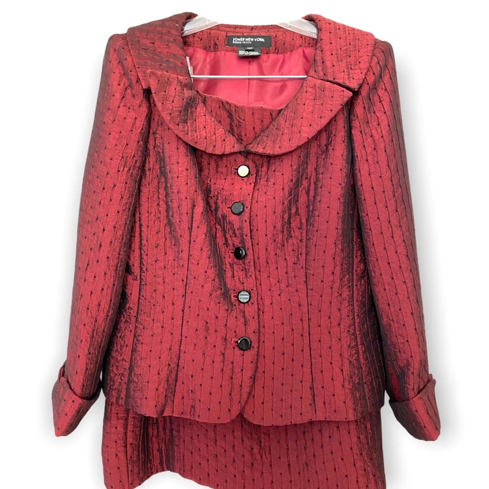 Stunning Jones New York 2 piece Suit-NWT-10P